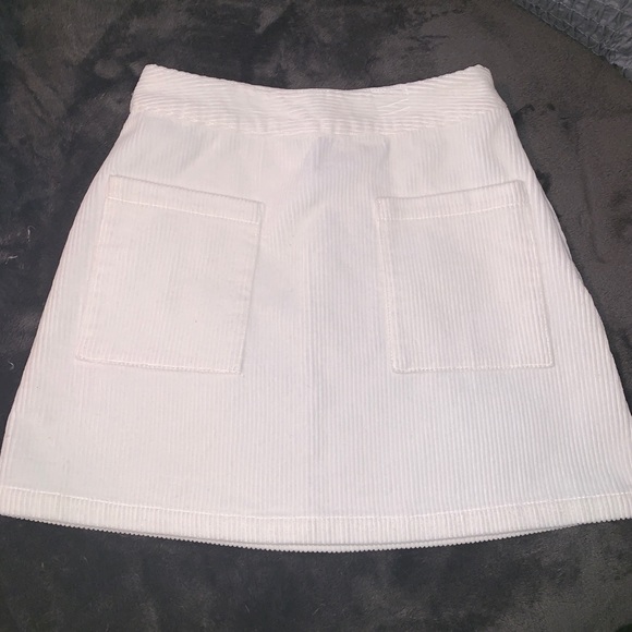 White Mini Skirt with Front Pockets Size Small - Picture 2 of 3